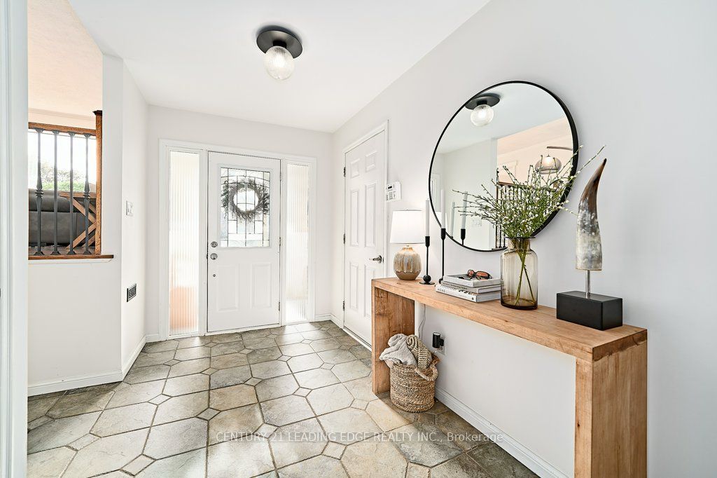 Photo of 25 Eileen Drive, Barrie, ON L4N 4M5 (MLS # S12549684)