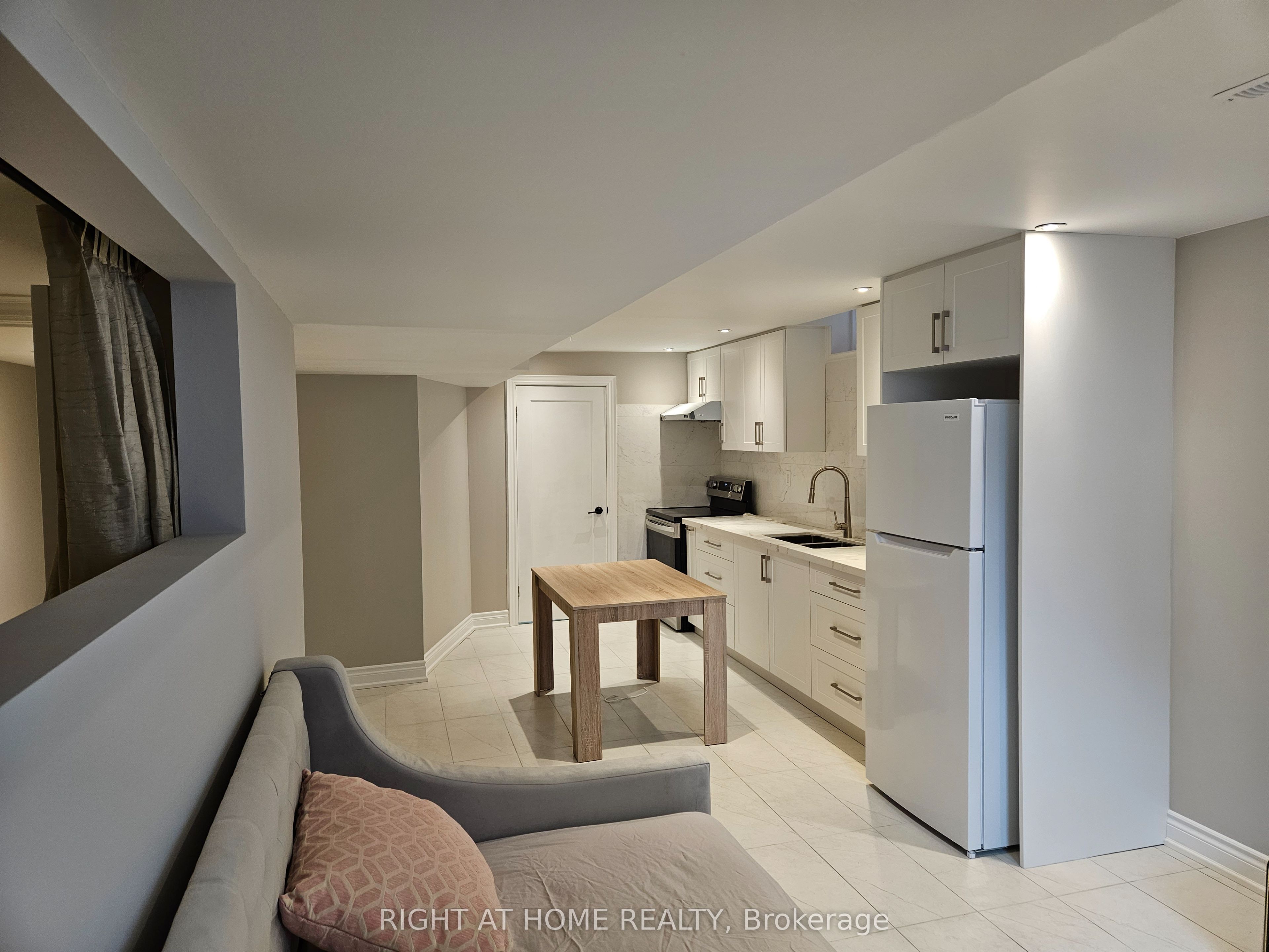 121 Badessa Circle Lower
