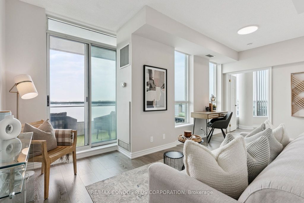 Photo of 230 Queens Quay W #1221, Toronto, ON M5J 2Y7 (MLS # C12425370)