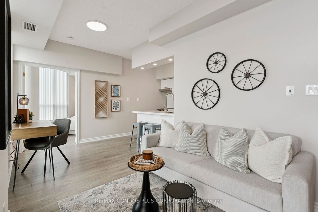 Photo of 230 Queens Quay W #1221, Toronto, ON M5J 2Y7 (MLS # C12425370)