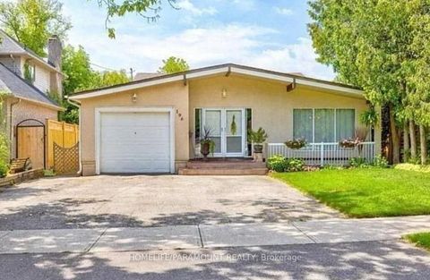 196 Nelson Street W Oakville ON L6L 3T5