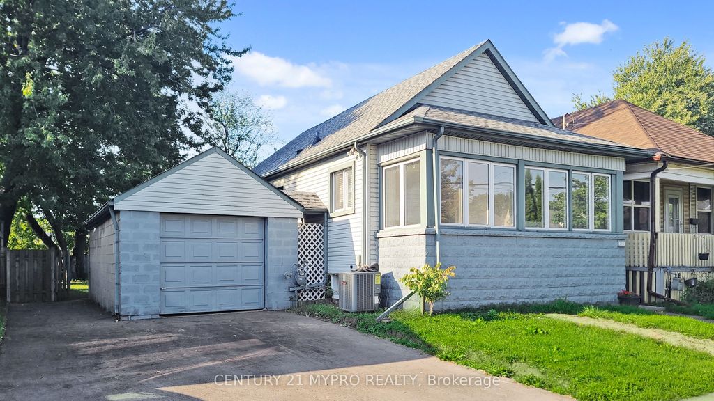 Photo of 208 Mcanulty Boulevard, Hamilton, ON L8H 3J1 (MLS # X12450600)