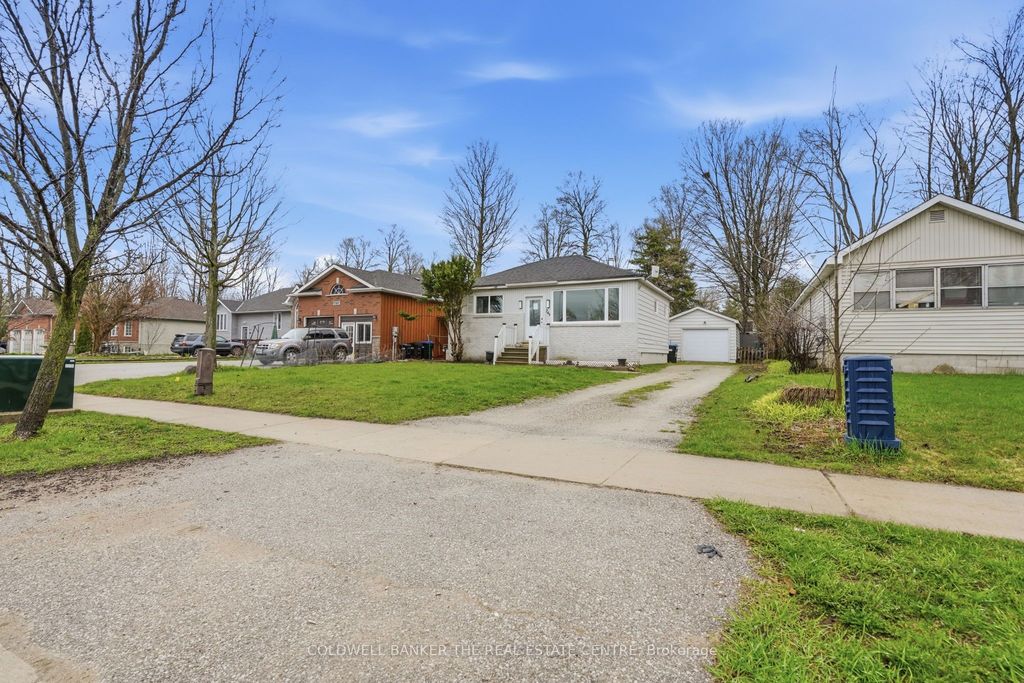 Photo of 749 Innisfil Beach Road, Innisfil, ON L9S 4E4 (MLS # N13056022)