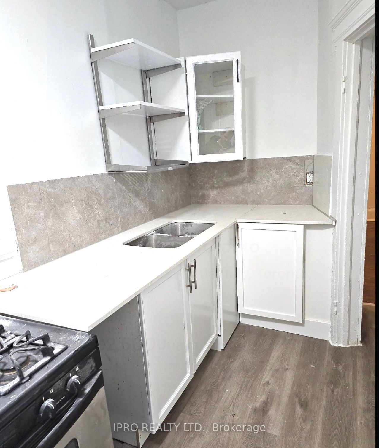 526 Palmerston Boulevard 2