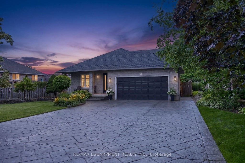 Photo of 51 Cabriolet Crescent, Hamilton, ON L9K 1K5 (MLS # X13538732)