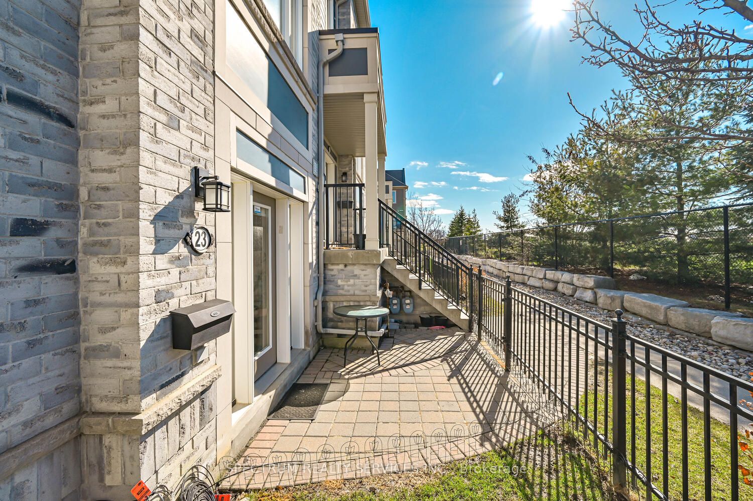 60 Fairwood Circle 23