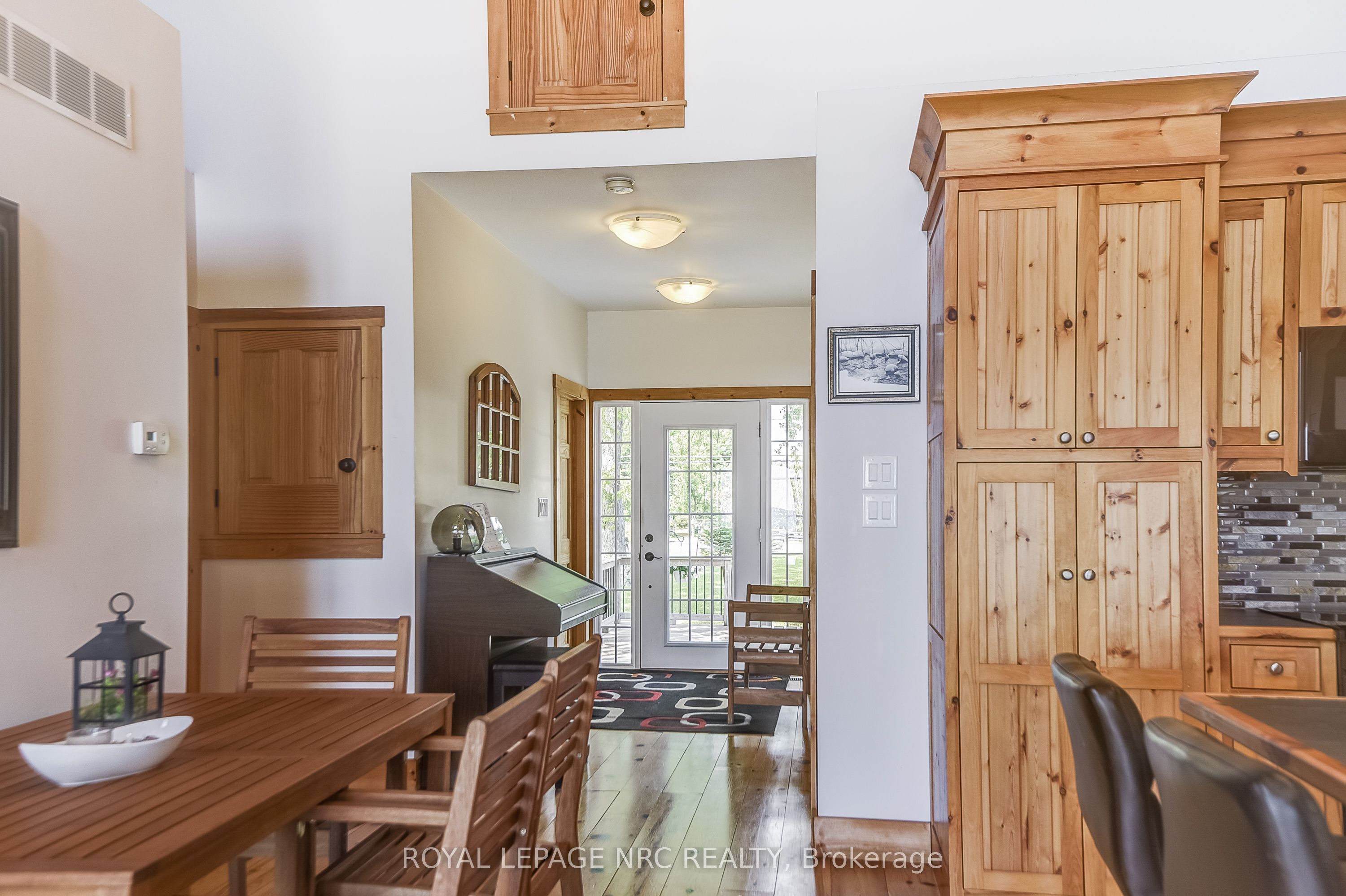 10849 Lakeshore Road W