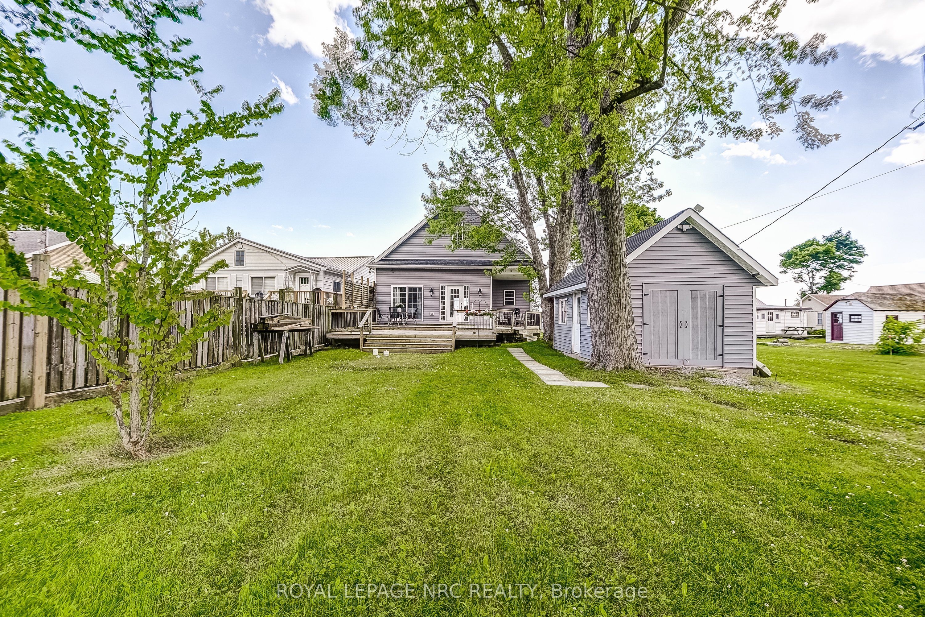 10849 Lakeshore Road W