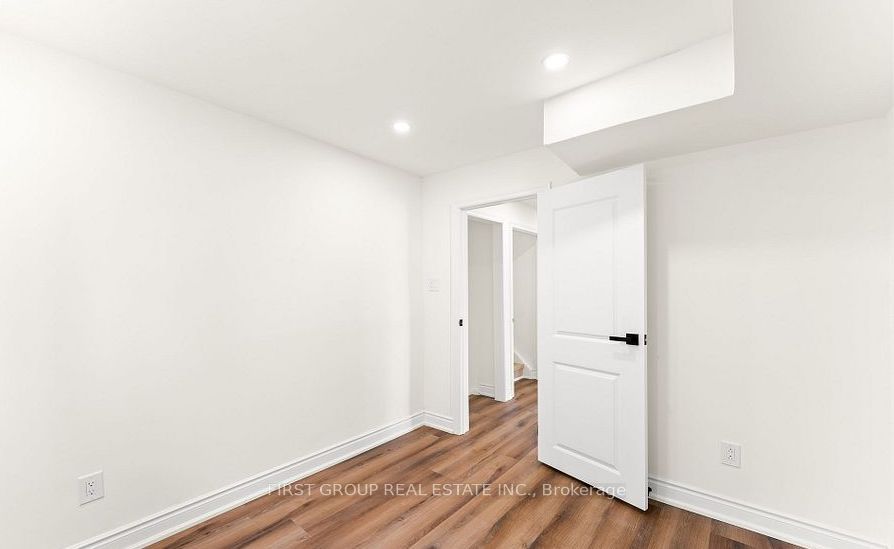 3193 Cawthra Road Bsmt