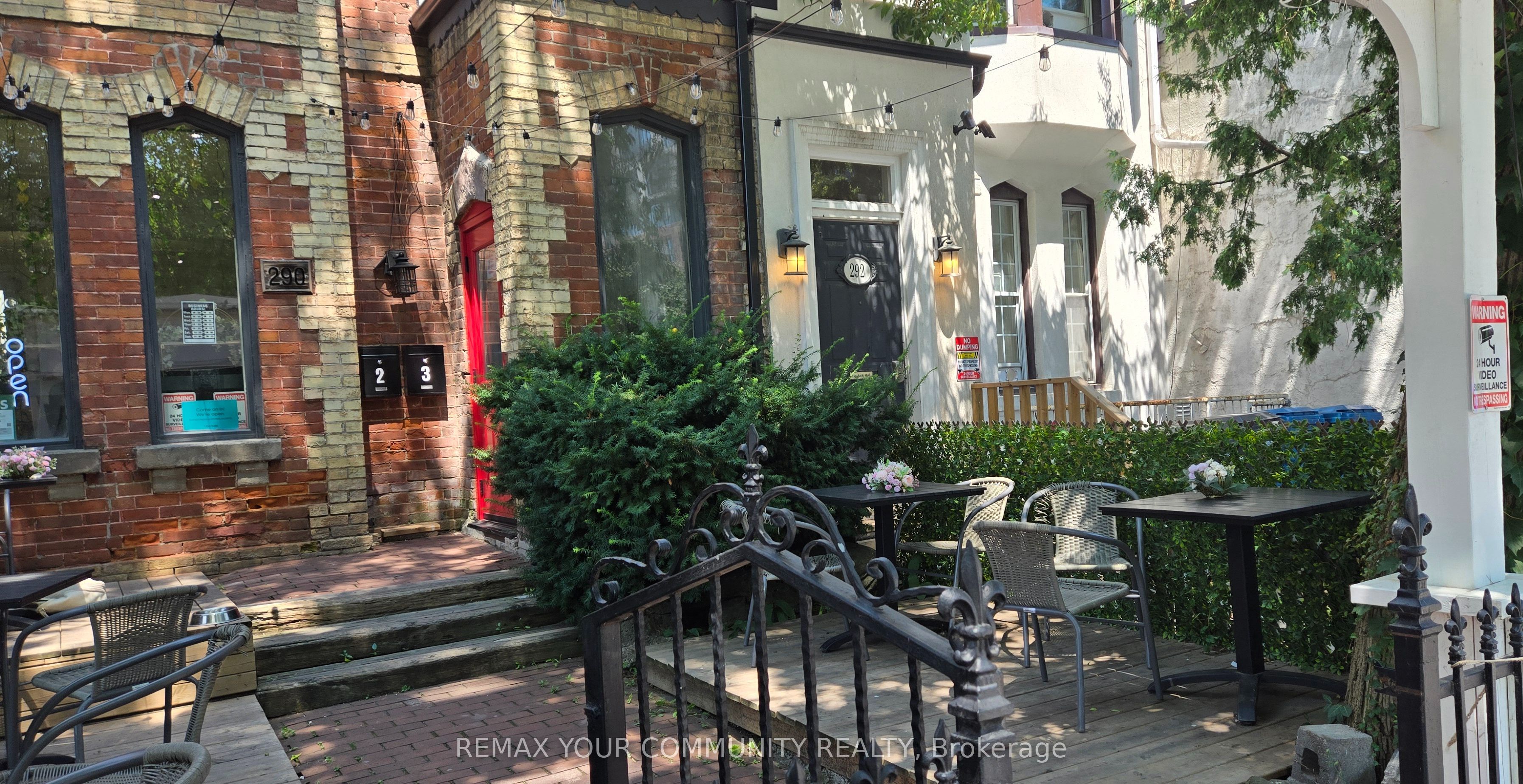 290 Gerrard Street E