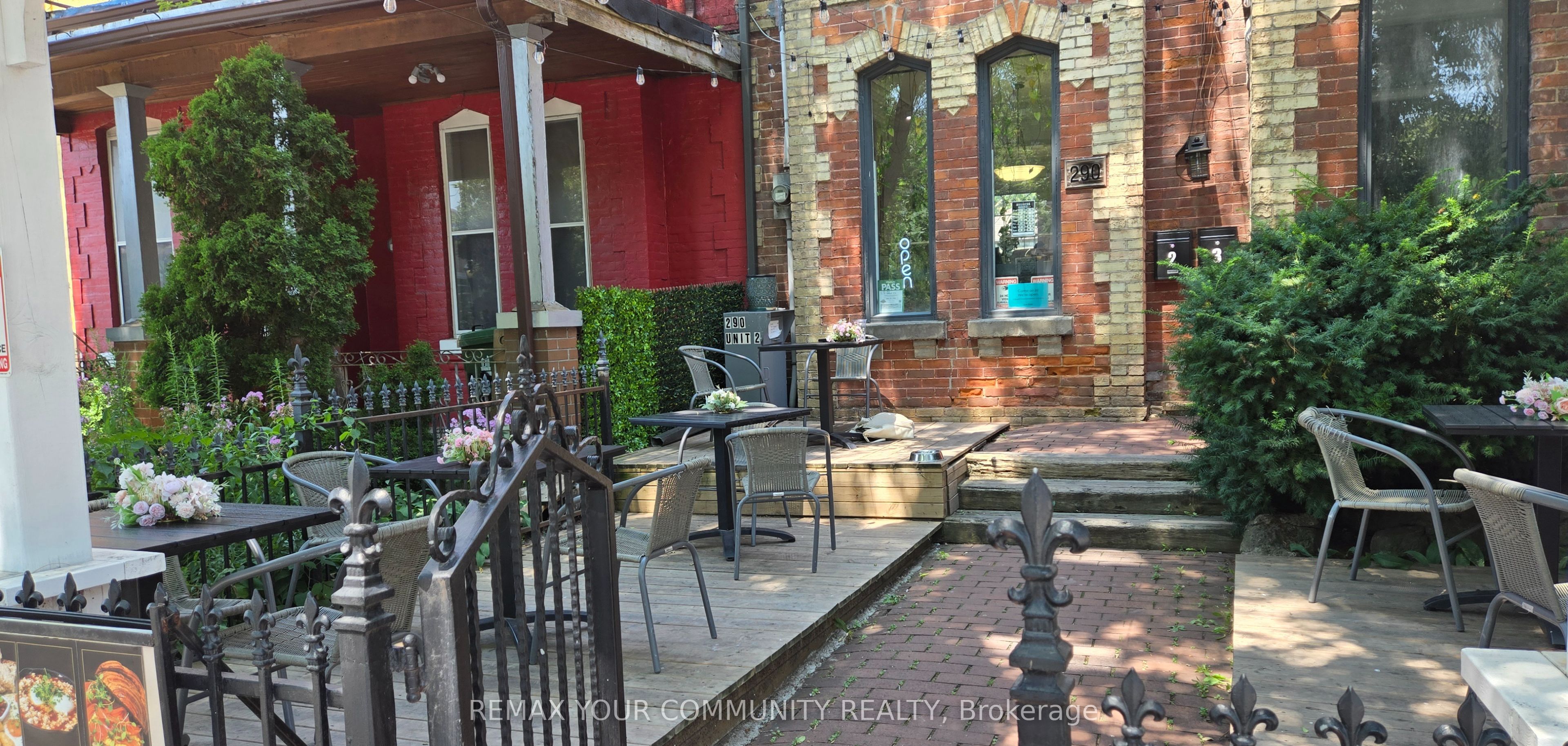 290 Gerrard Street E
