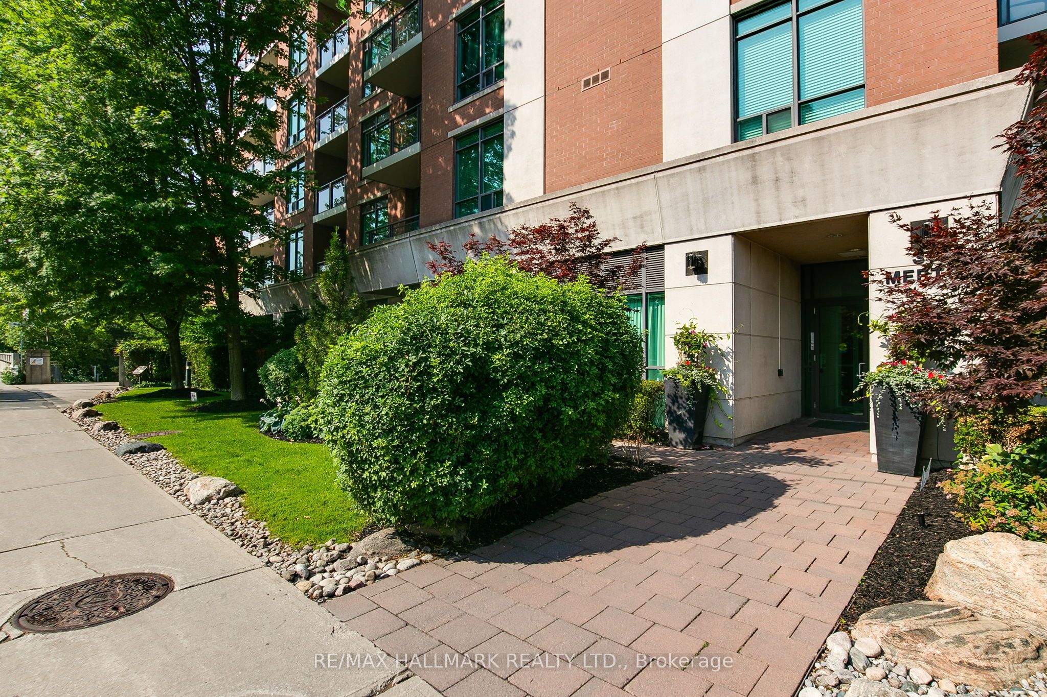 319 Merton Street 602