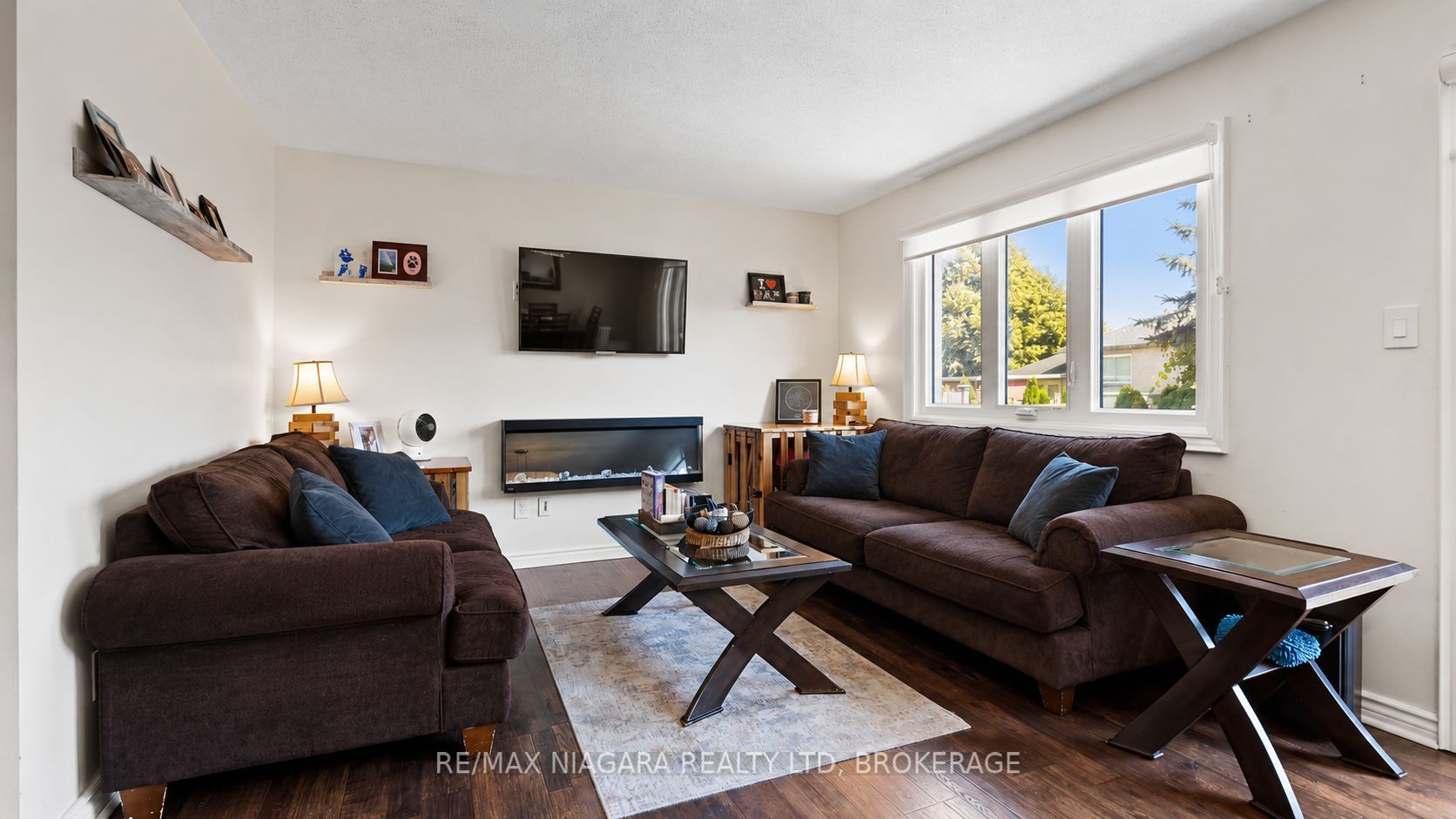 17 Jackson Court W