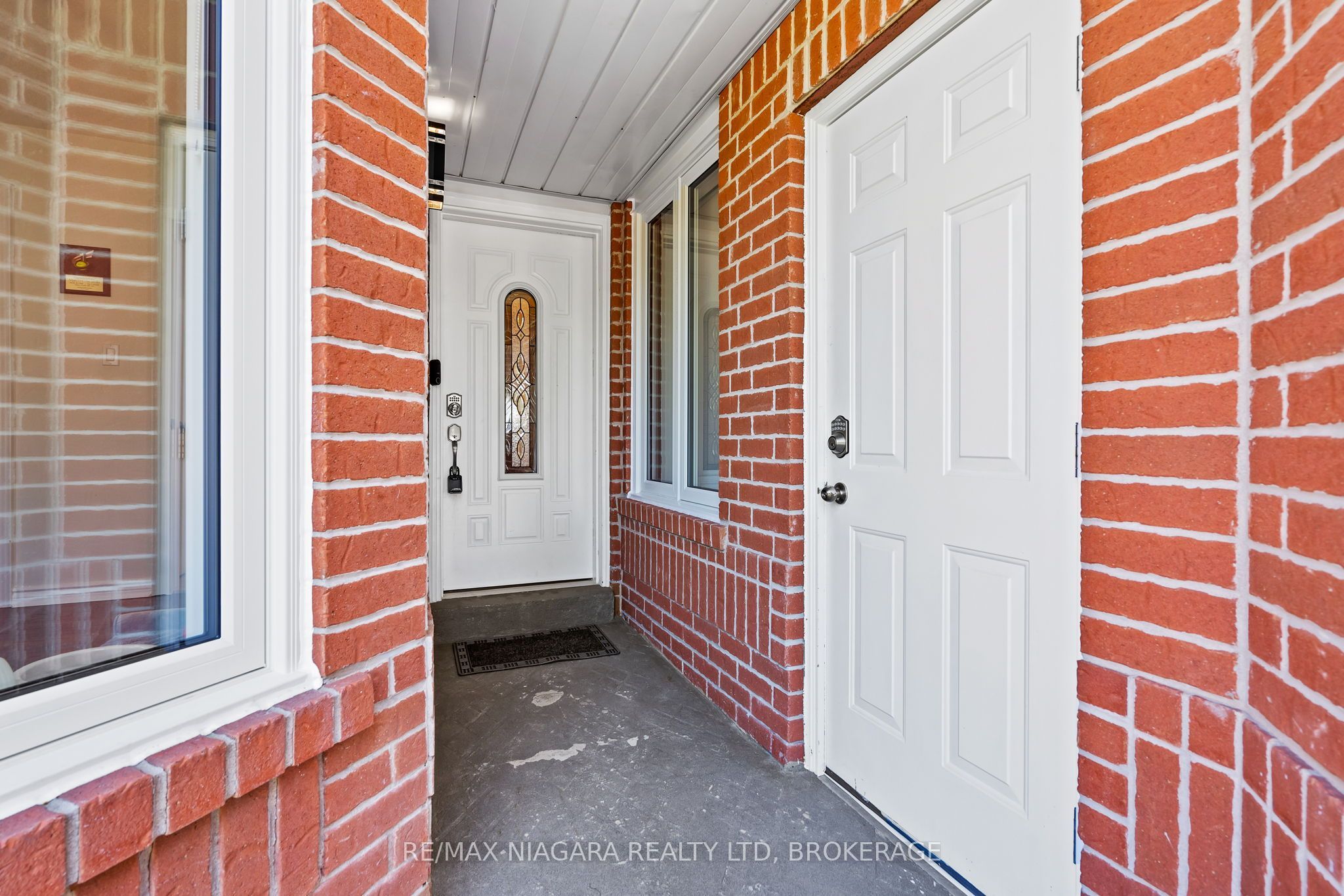 17 Jackson Court W