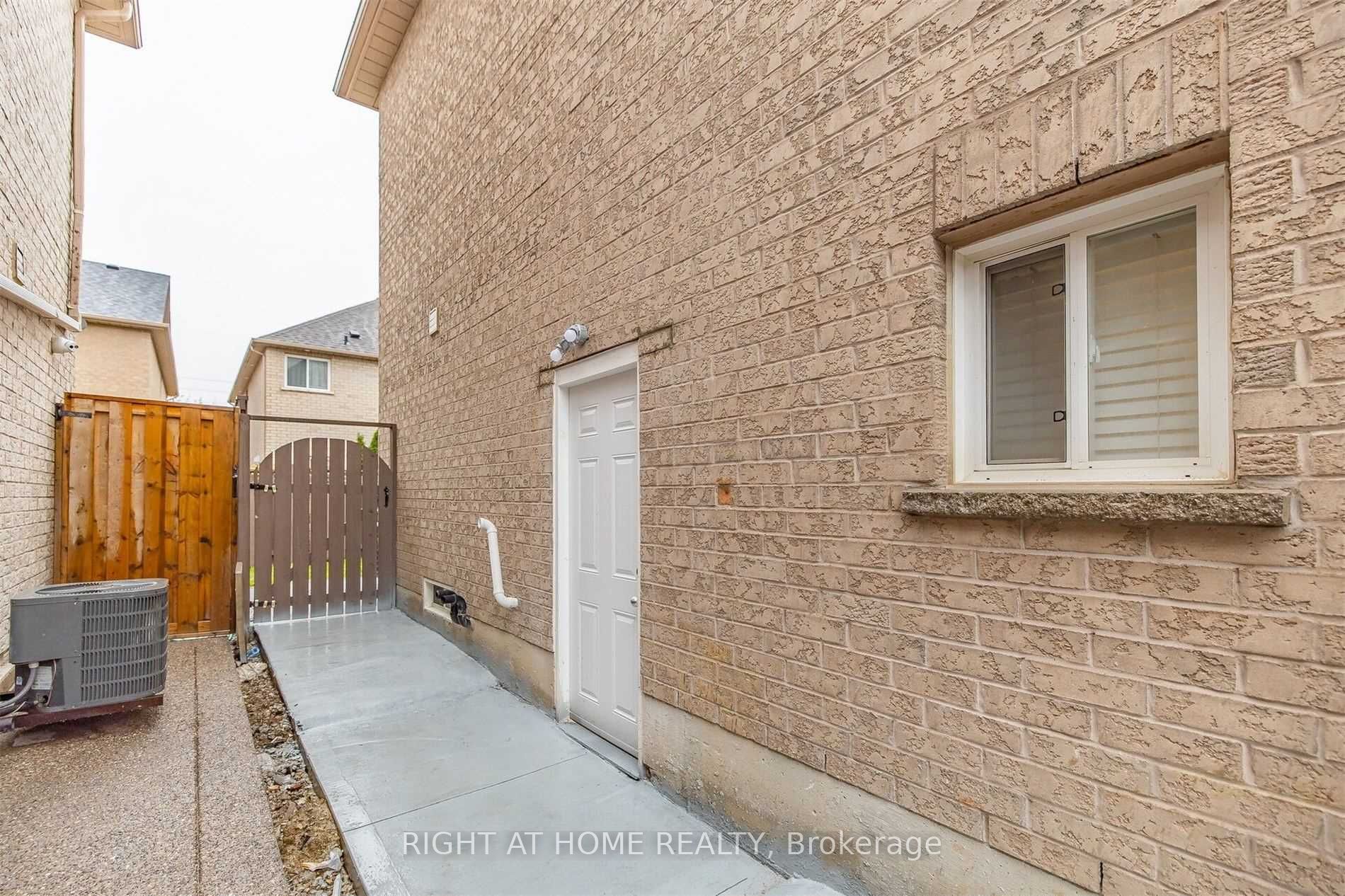 99 Masters Green Crescent BSMT
