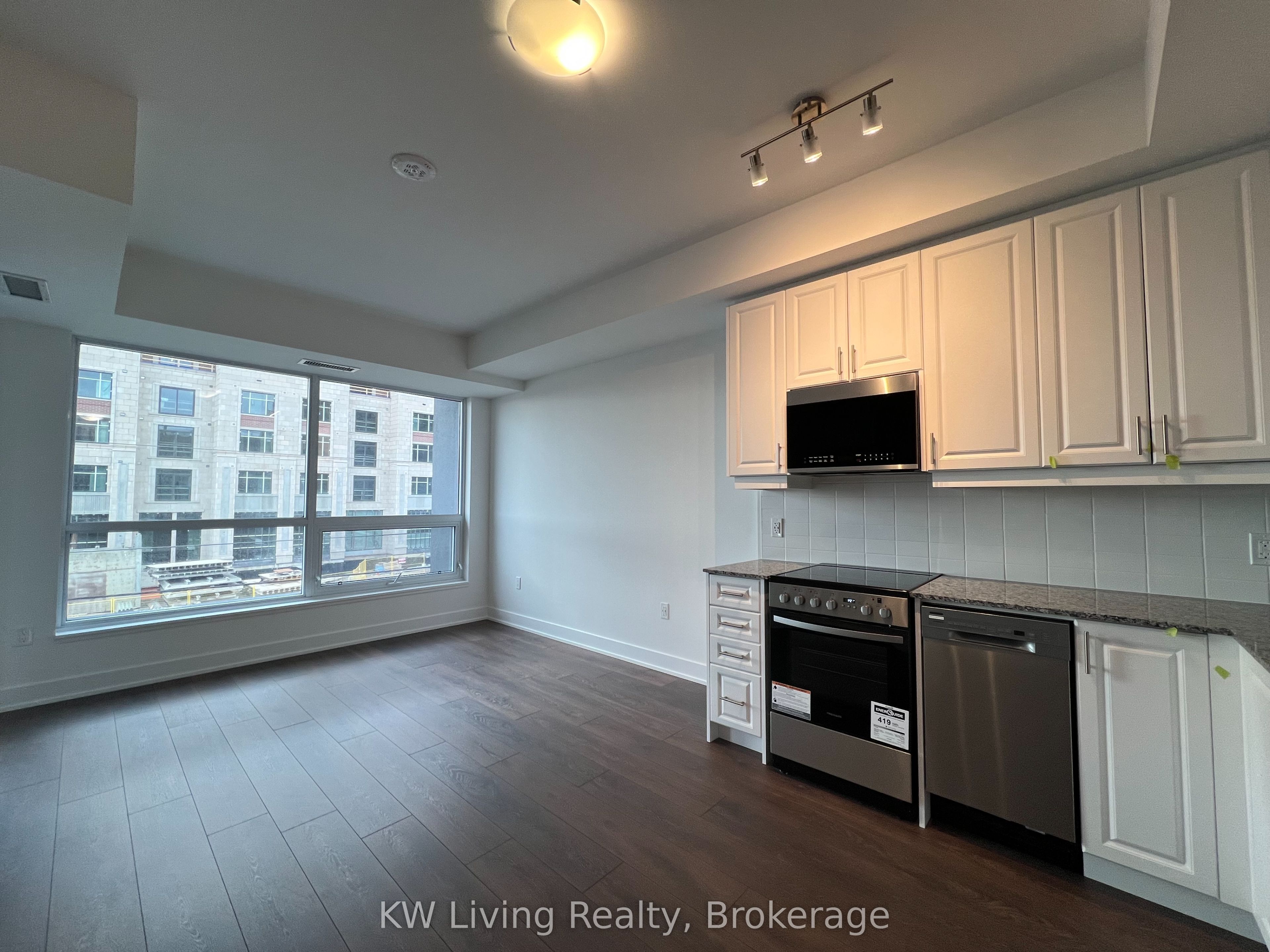 2333 Khalsa Gate 211