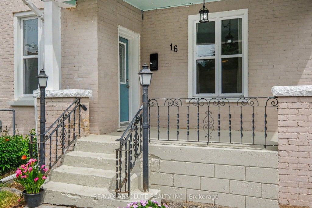 Photo of 16 Glen Avenue, Smiths Falls, ON K7A 1S2 (MLS # X13481936)