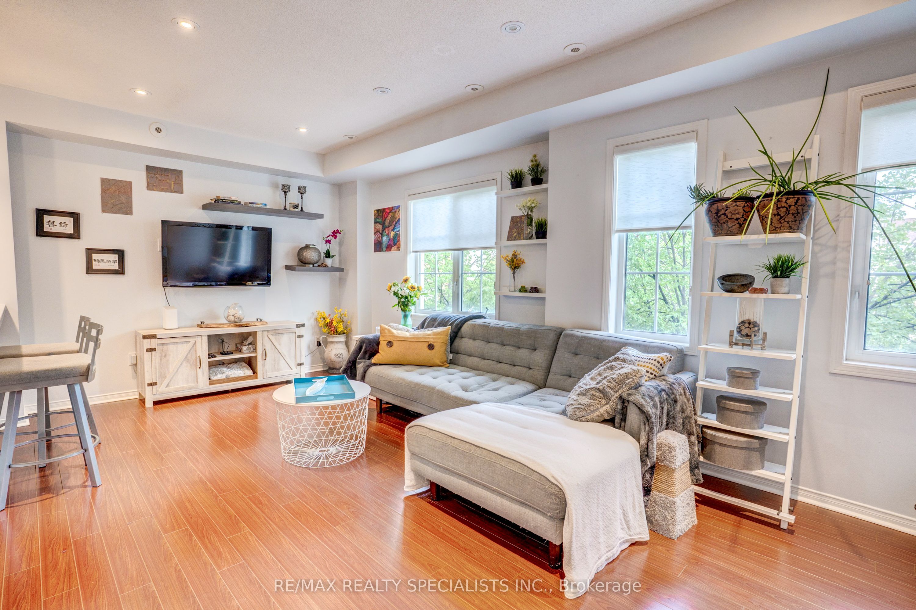 615 Shoreline Drive 11
