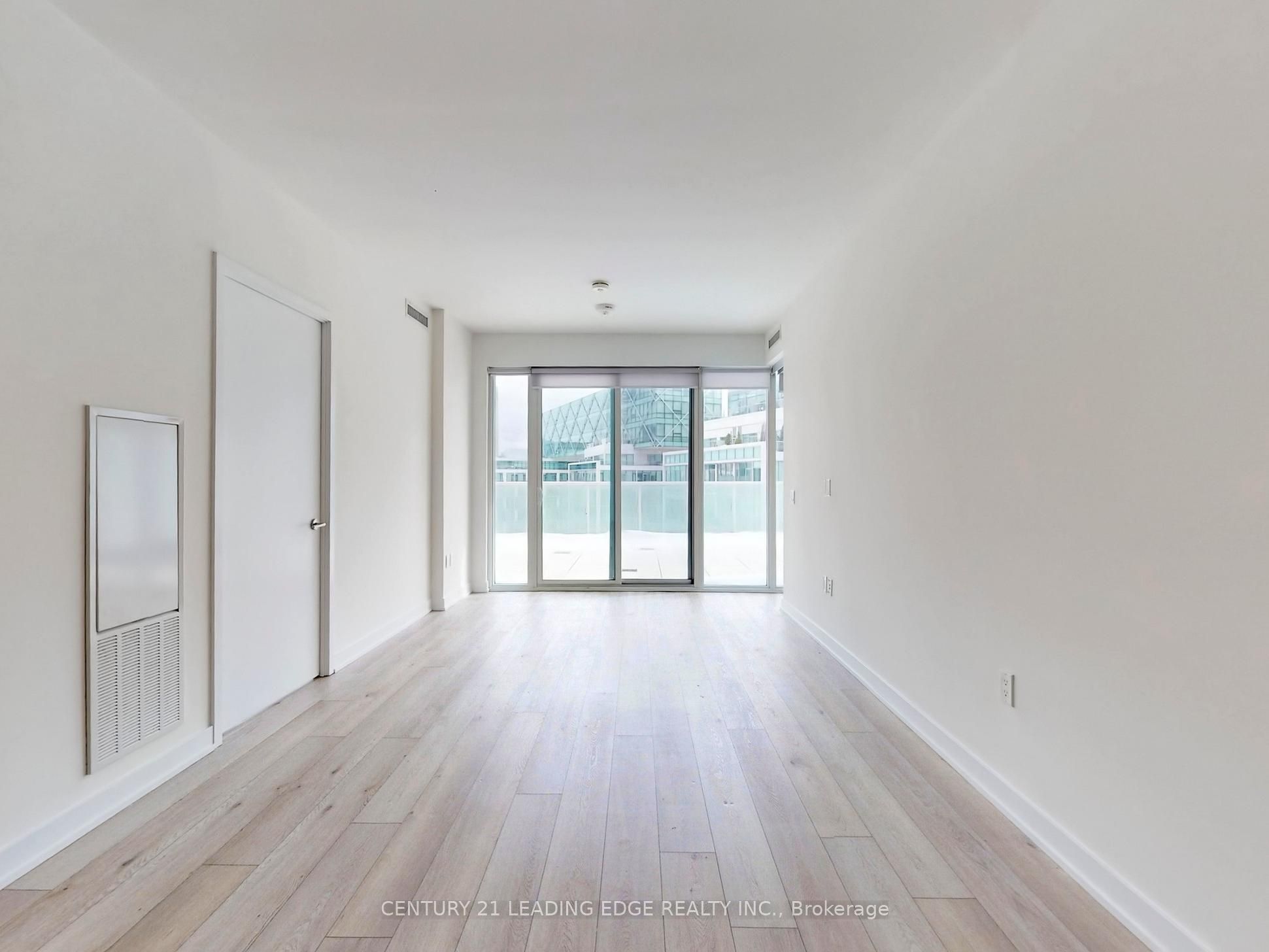 15 Queens Quay E 1002