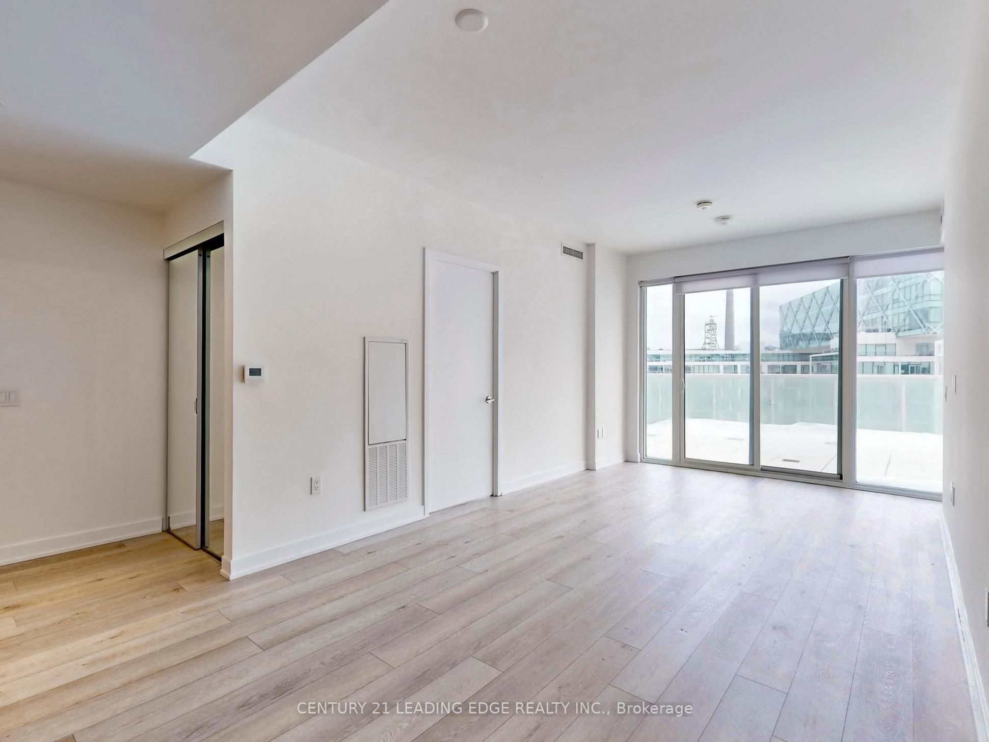 15 Queens Quay E 1002