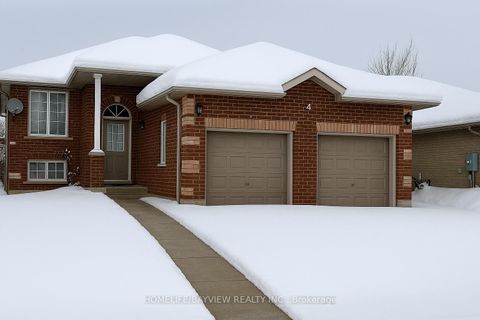 Photo of 4 Quinlan Road, Barrie, ON L4M 7A9 (MLS # S12670948)