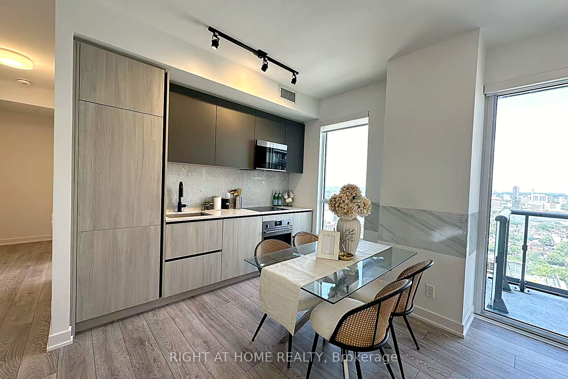 108 Peter Street 3302