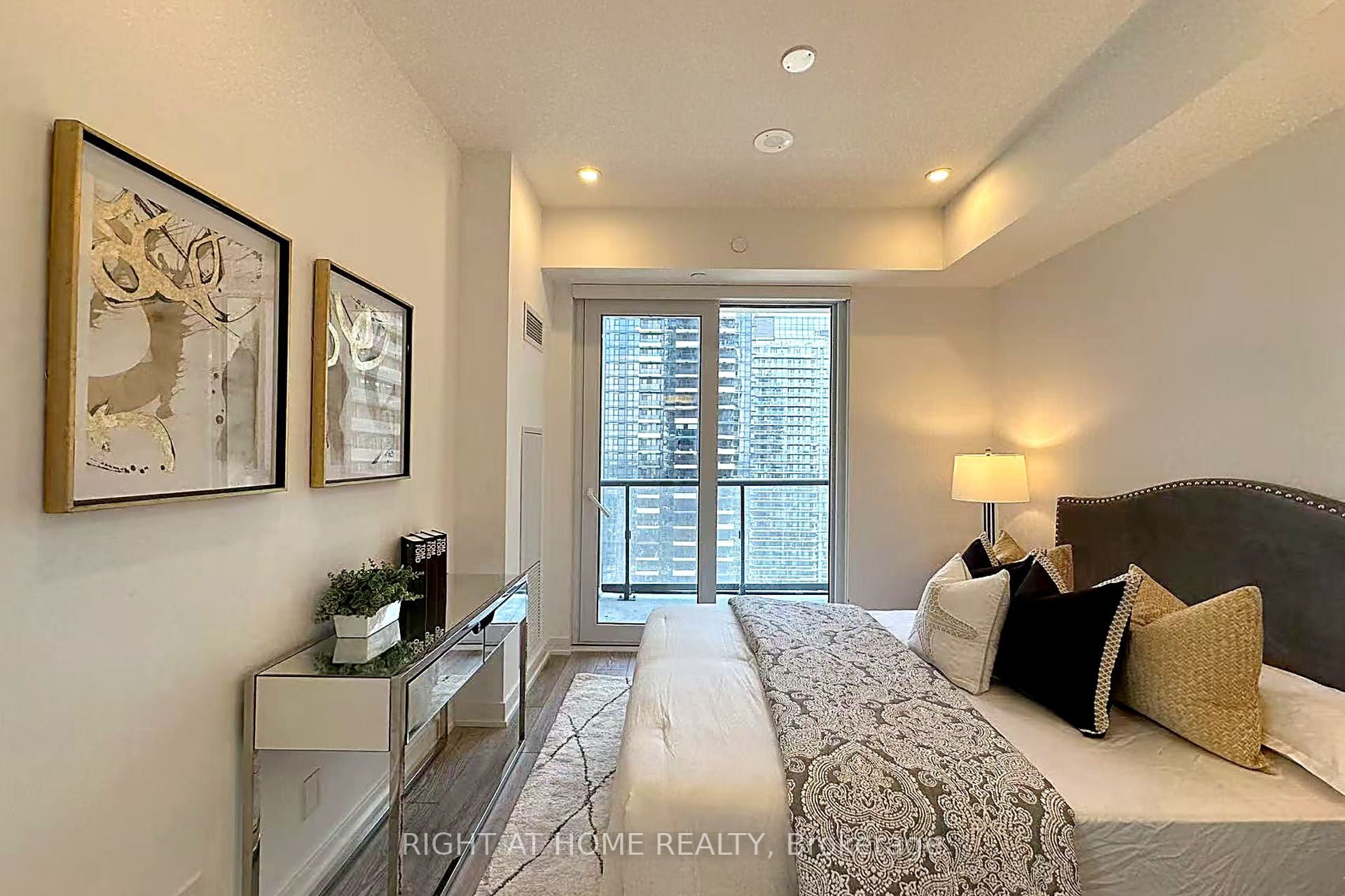108 Peter Street 3302