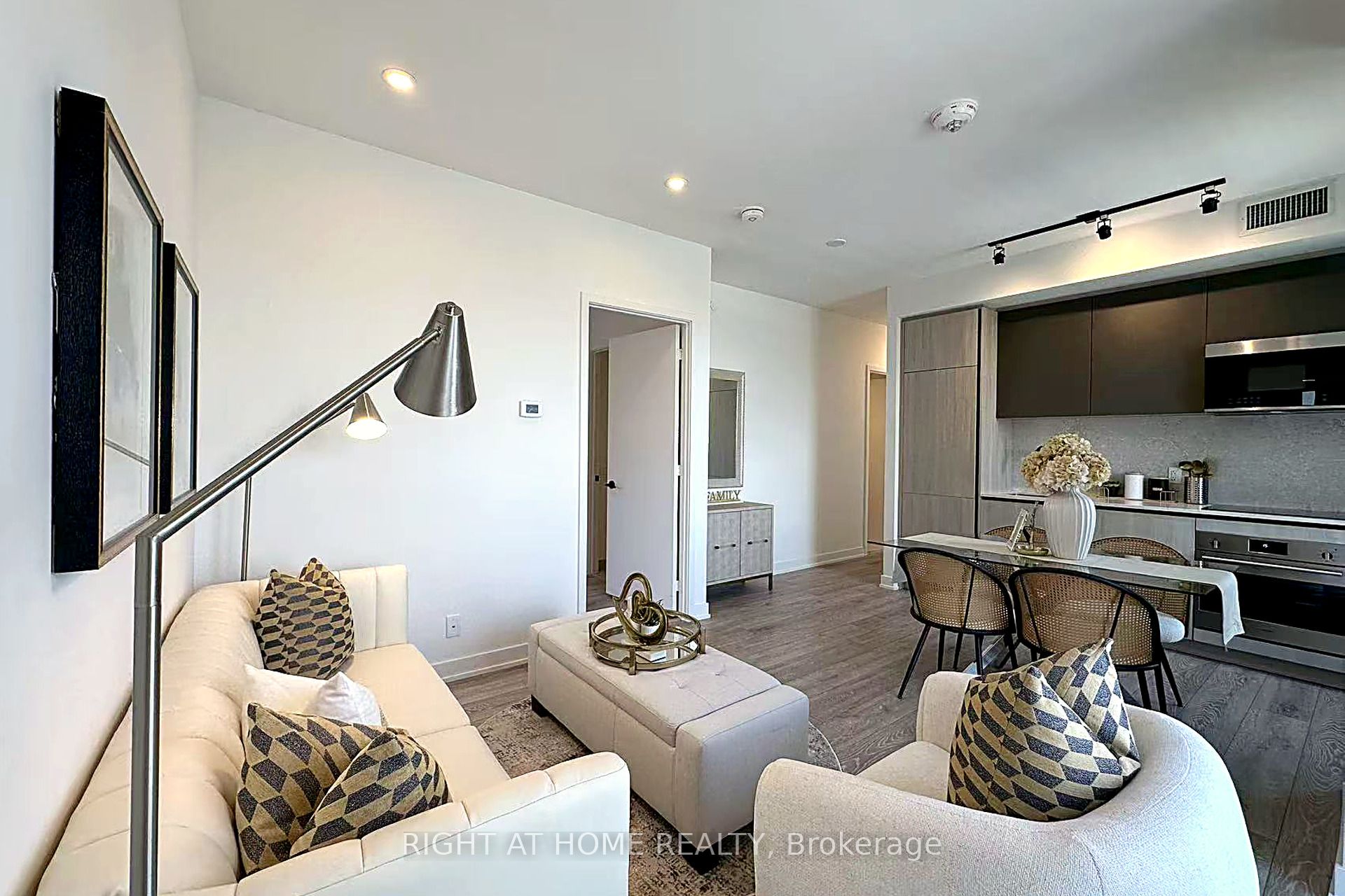 108 Peter Street 3302