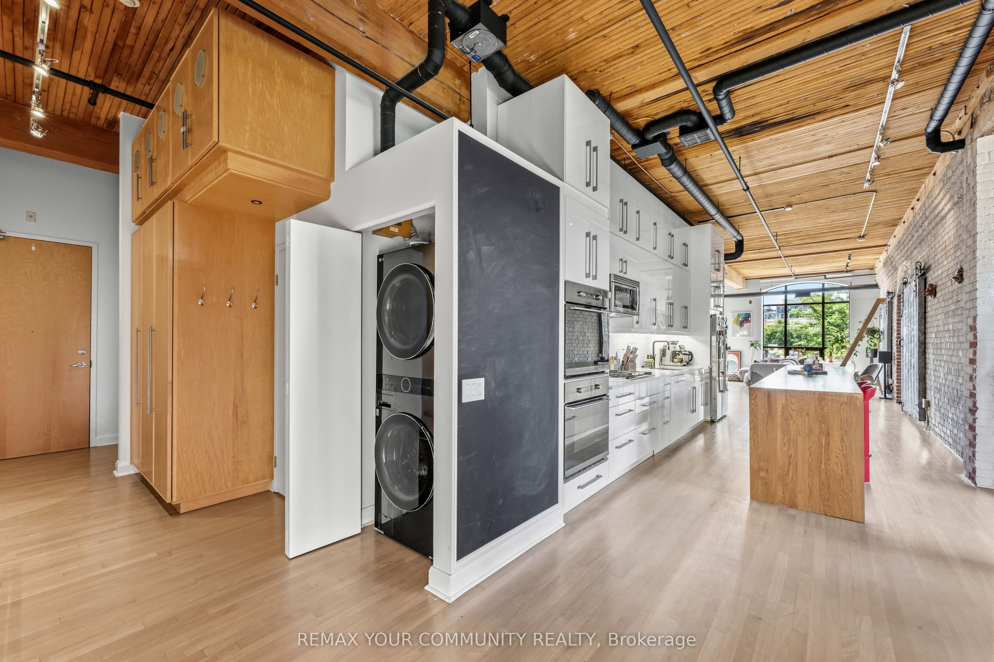 993 Queen Street W 301