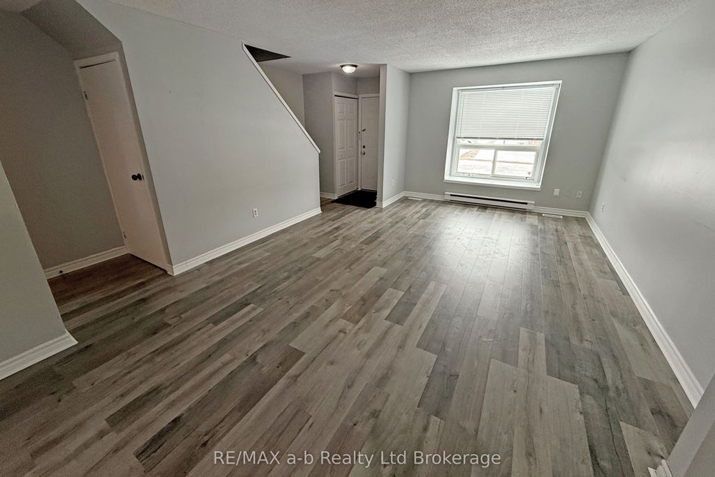 Photo of 388 Springbank Avenue N #3, Woodstock, ON N4T 1L4 (MLS # X12657908)
