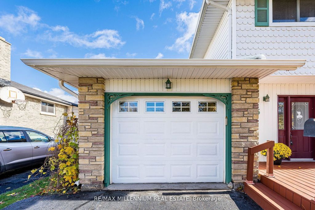 Photo of 985 Central Park Boulevard N, Oshawa, ON L1G 7A7 (MLS # E12729992)