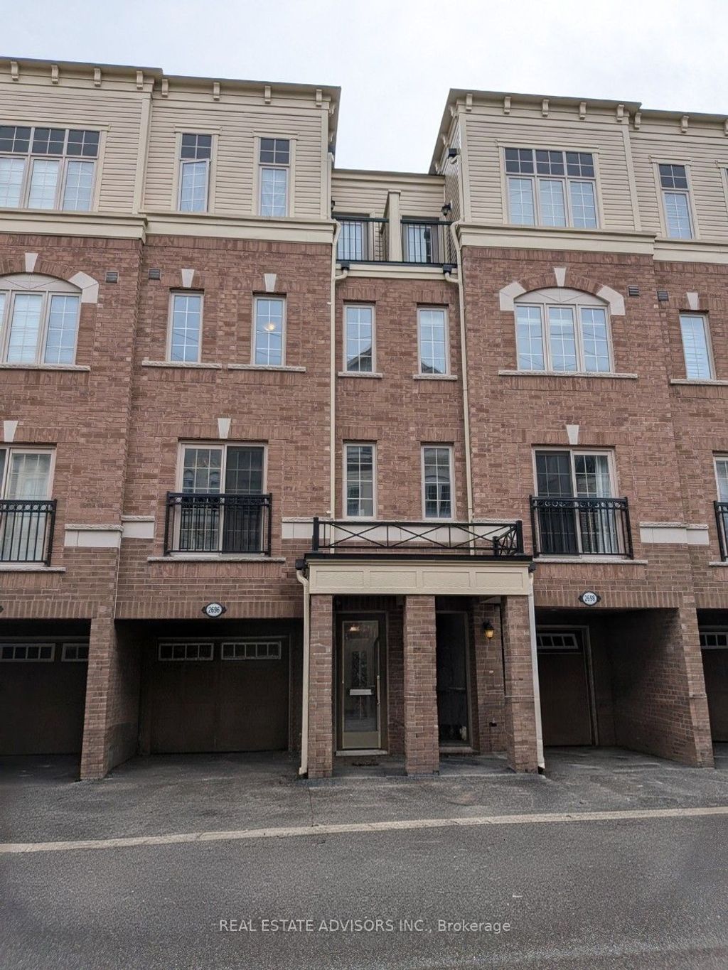 Photo of 2696 Deputy Minister Path #169, Oshawa, ON L1H 7K4 (MLS # E13041856)