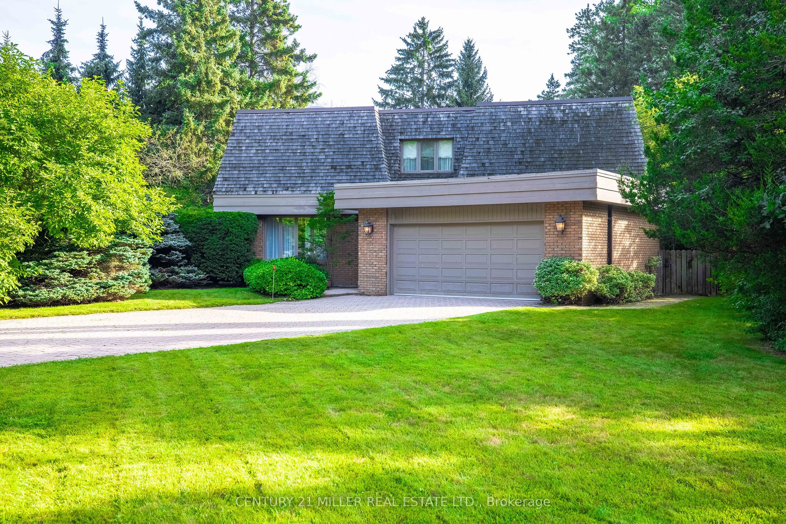 16 Colonial Crescent