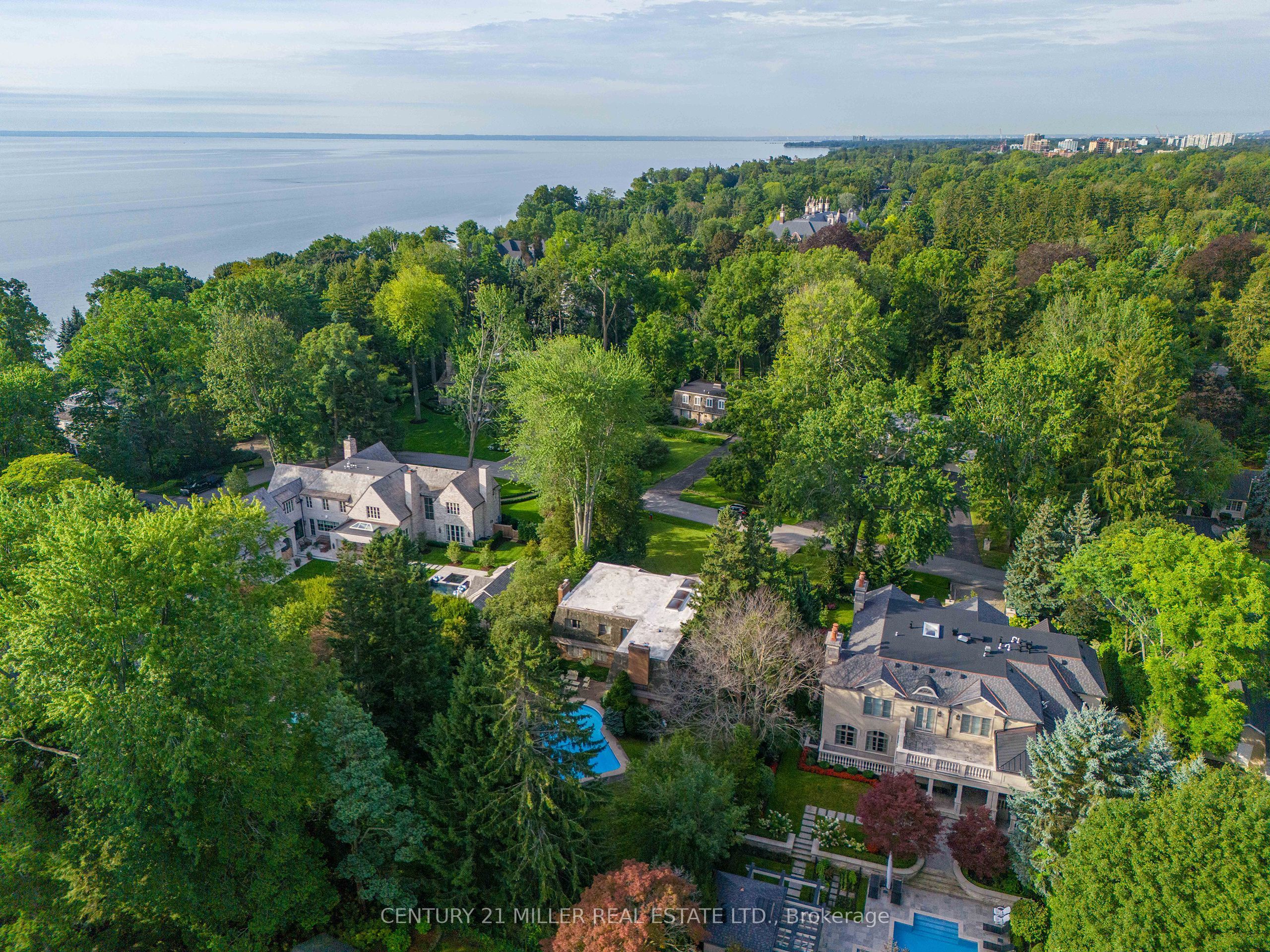 16 Colonial Crescent
