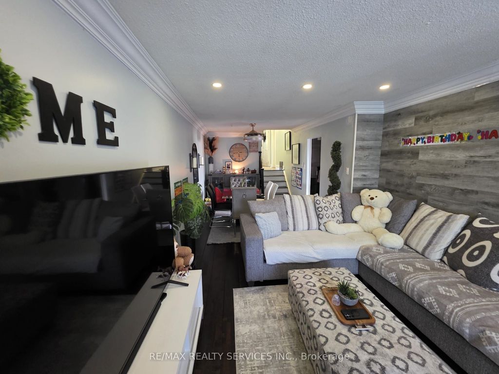 Photo of 24 Kindle Court, Brampton, ON L6Z 1B2 (MLS # W13158534)
