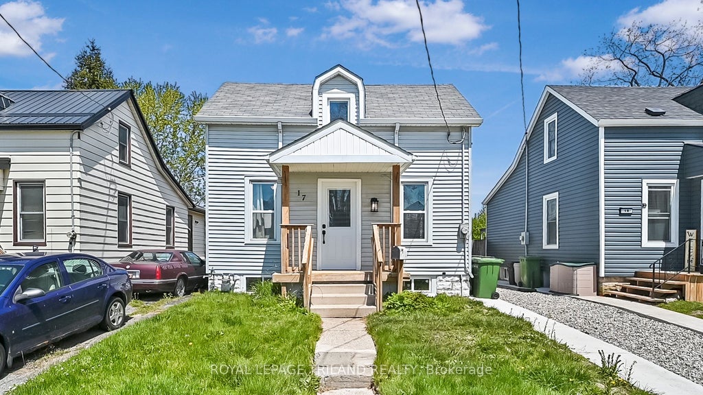 Photo of 17 TRAFALGAR Street, St. Thomas, ON N5P 1P1 (MLS # X13484678)
