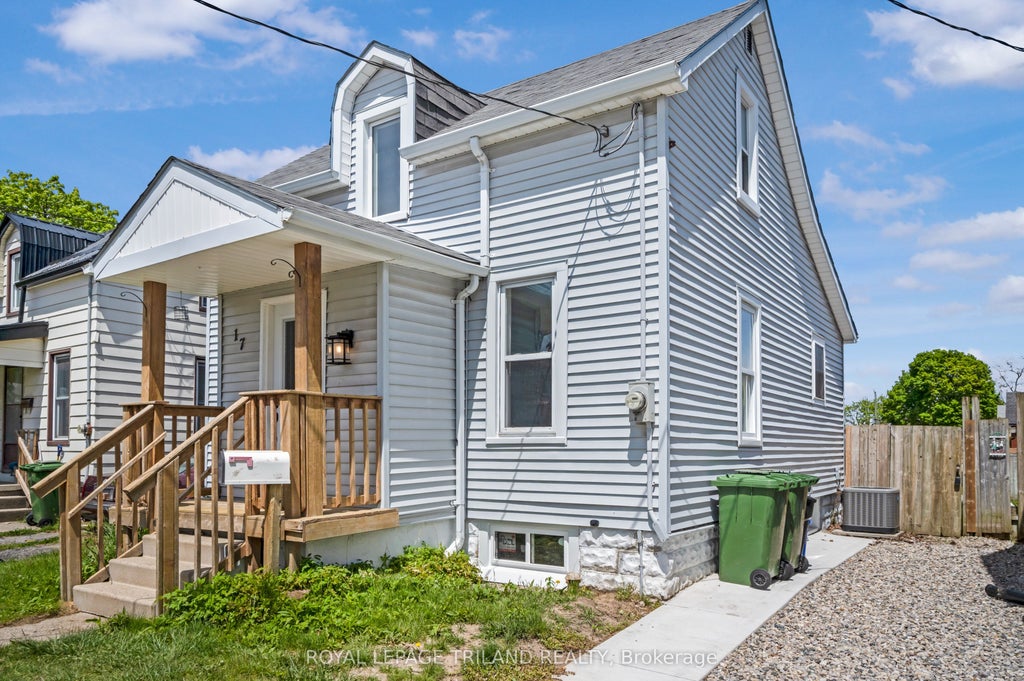 Photo of 17 TRAFALGAR Street, St. Thomas, ON N5P 1P1 (MLS # X13484678)