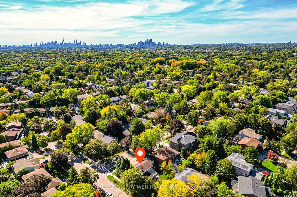 Photo of 36 Cheval Drive, Toronto, ON M3B 1R6 (MLS # C12499056)