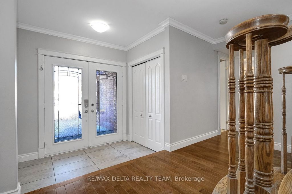 Photo of 1662 Hunters Run Drive W, Orleans - Convent Glen and Area, ON K1C 2H3 (MLS # X12842488)