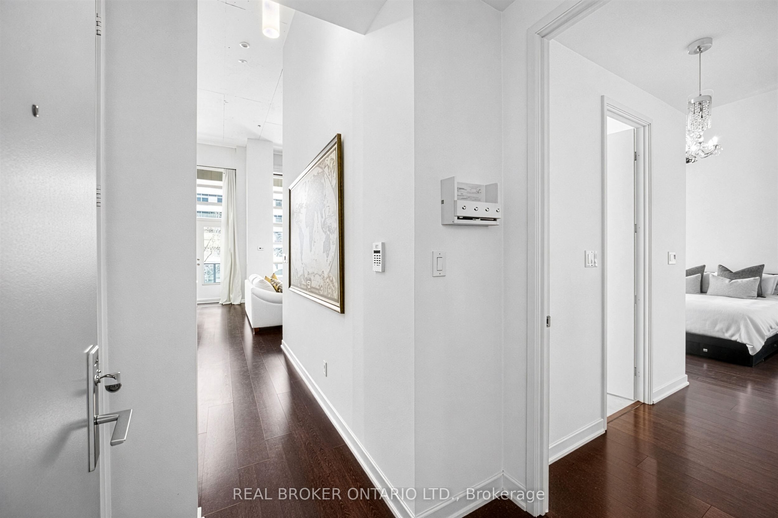 380 Macpherson Avenue 209