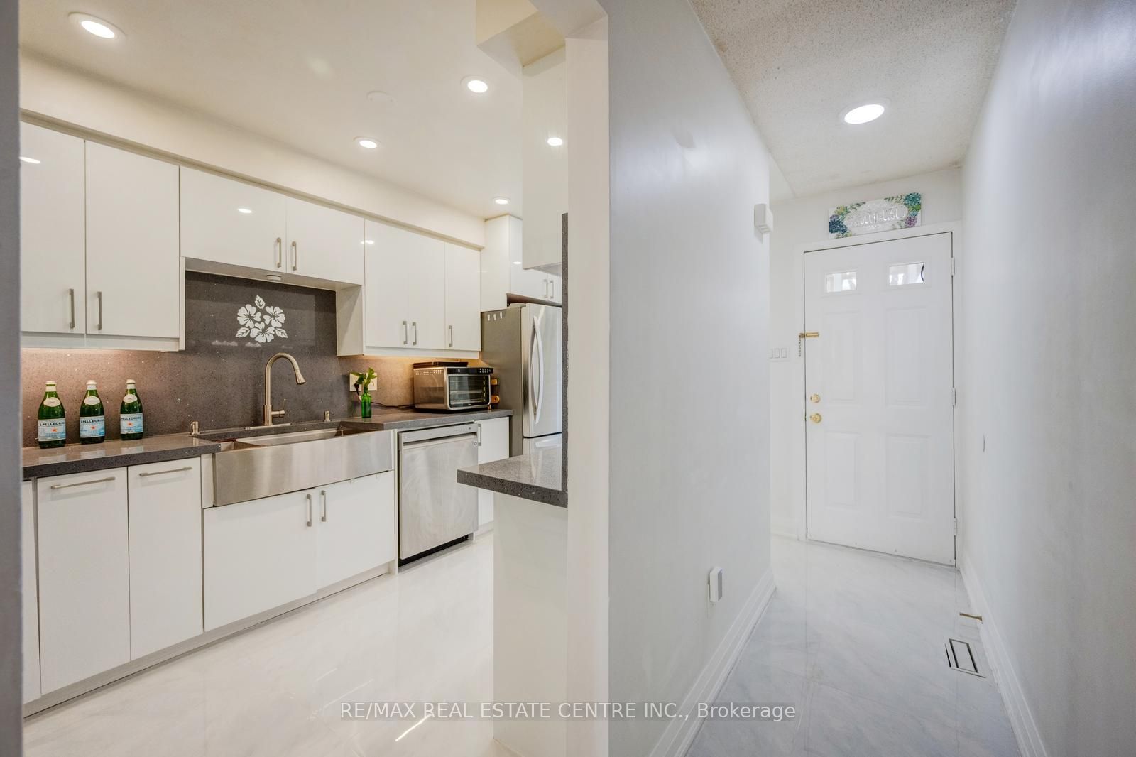 5020 Delaware Drive 25