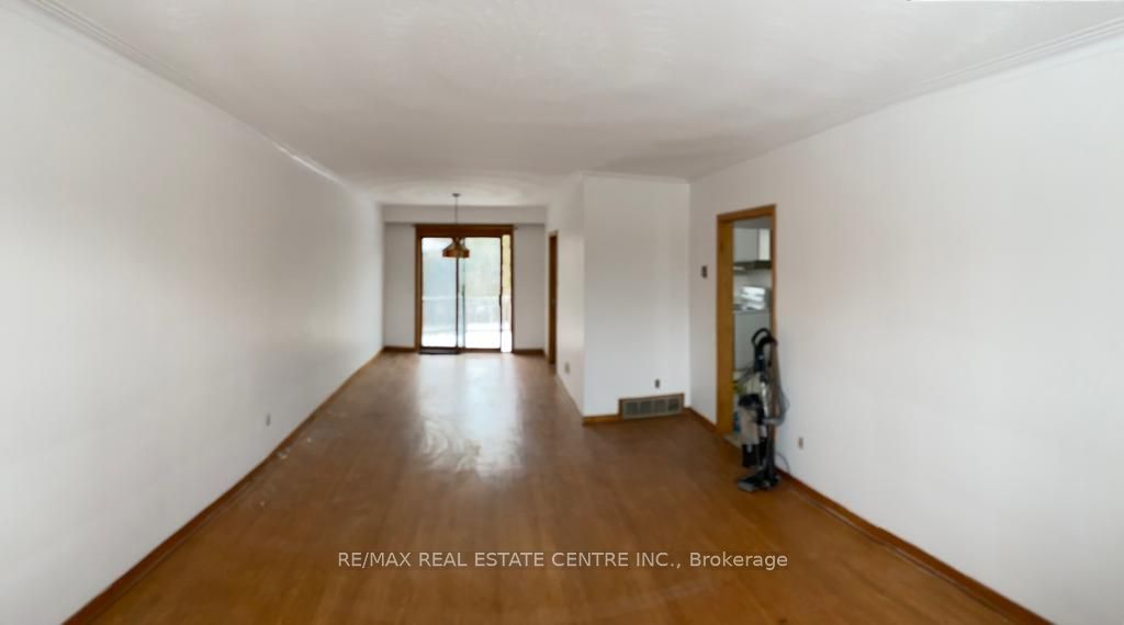 462 Scarsdale Crescent