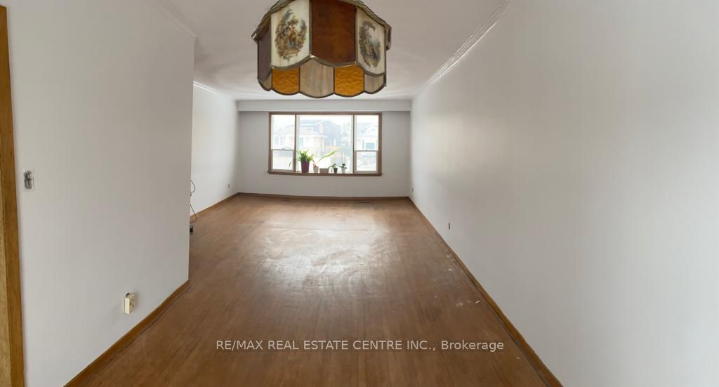 462 Scarsdale Crescent