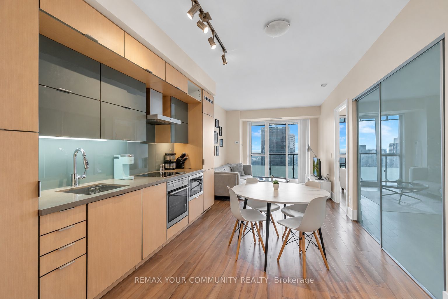 300 Front Street W 4202