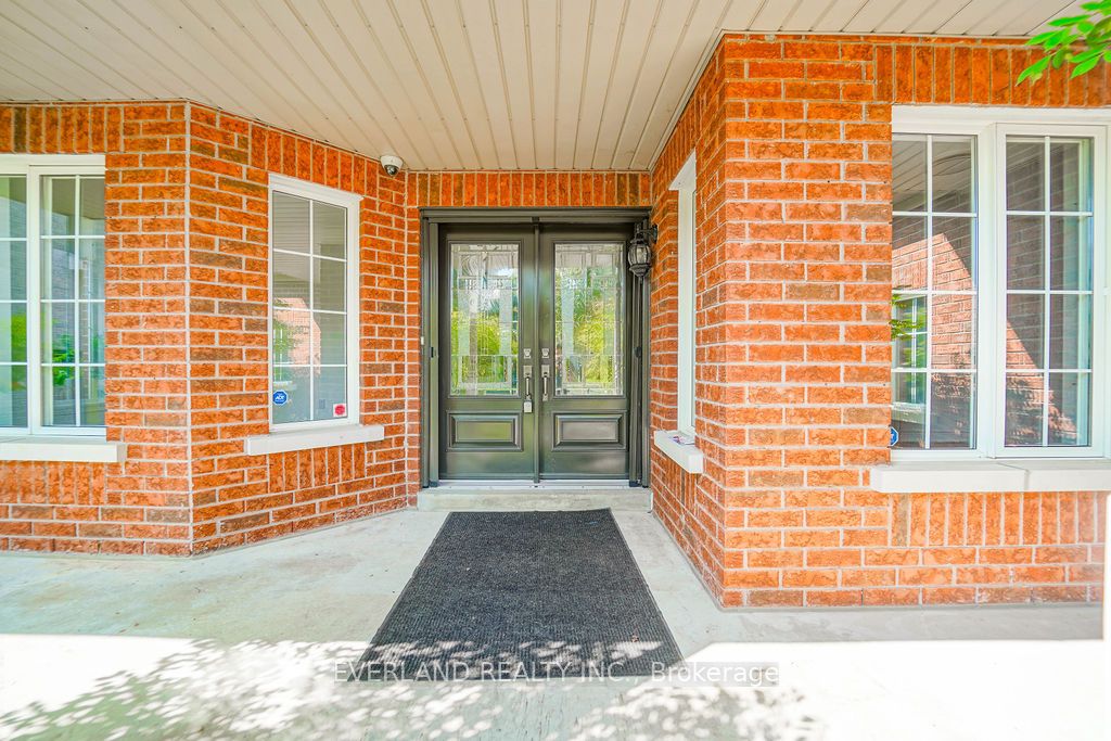 618 Foxcroft Boulevard