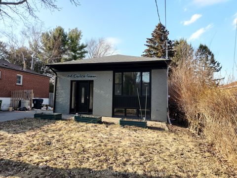 64 Dale Avenue Toronto ON M1J 3J5
