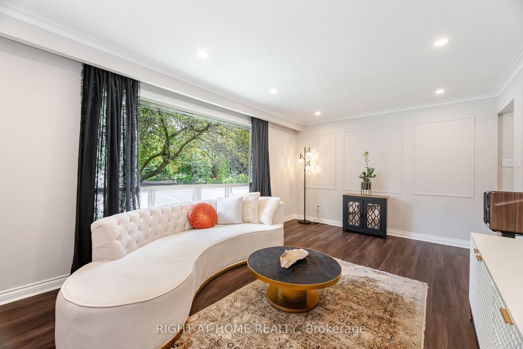 Photo of 15 Kemano Road, Aurora, ON L4G 2Y2 (MLS # N12905876)