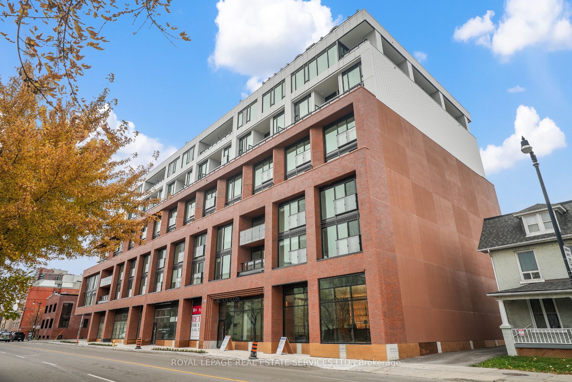 Toronto W02, ON M6P 1Y2, Canada, 1 Bedroom Bedrooms, ,1 BathroomBathrooms,Residential,Active,97395