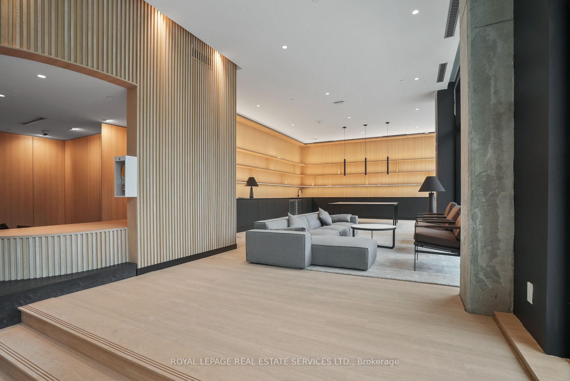 Toronto W02, ON M6P 1Y2, Canada, 1 Bedroom Bedrooms, ,1 BathroomBathrooms,Residential,Active,97395