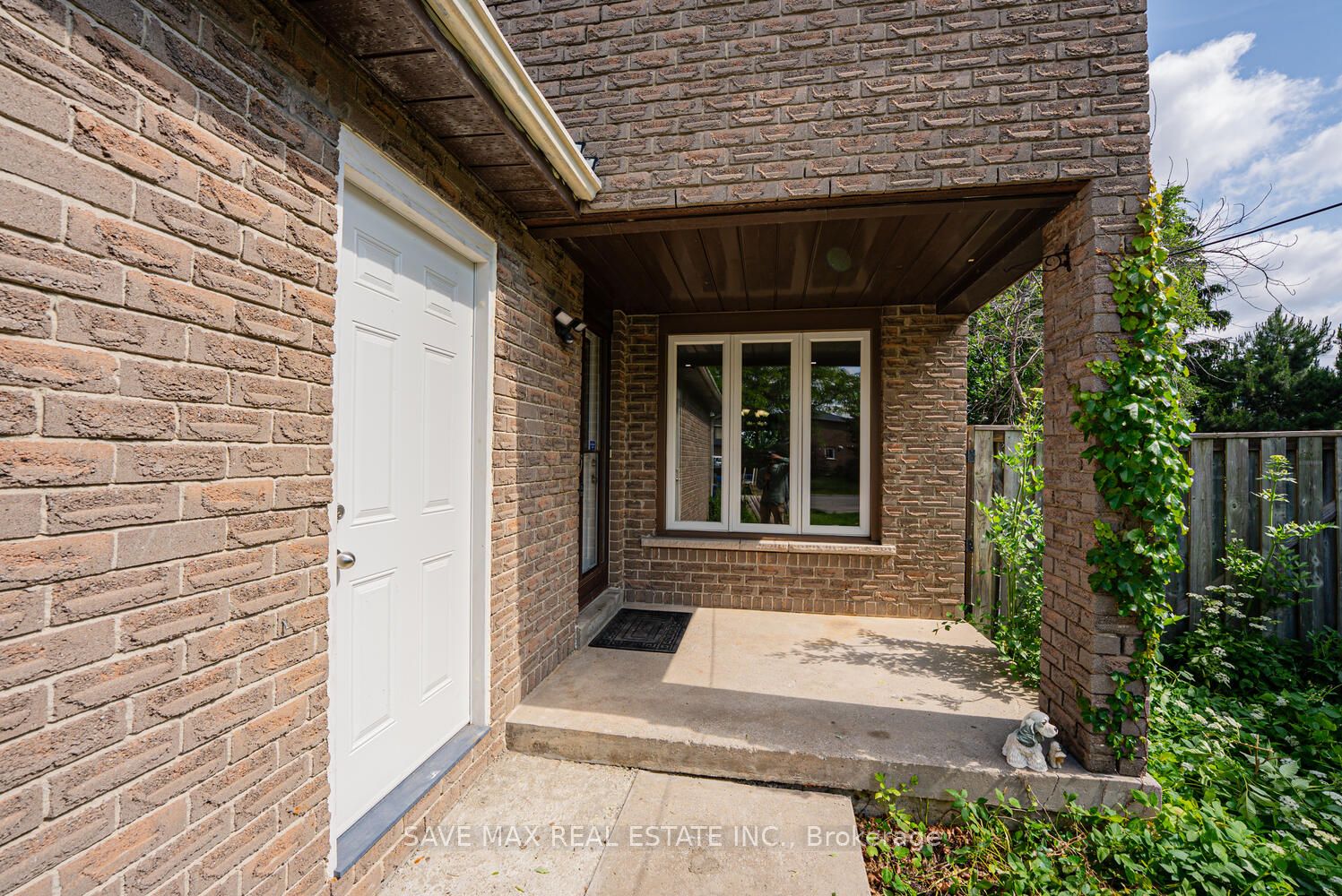 6983 Hickling Crescent